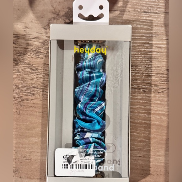 NIB Heyday Blue and White Apple Watch Scrunch Watch Band - Picture 1 of 9